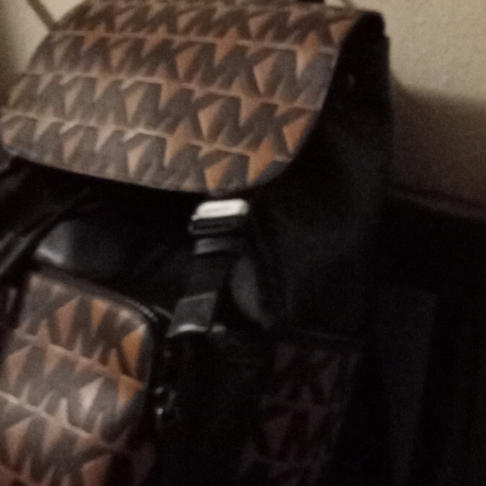 Michael kors unisex back pack - Picture 3 of 4